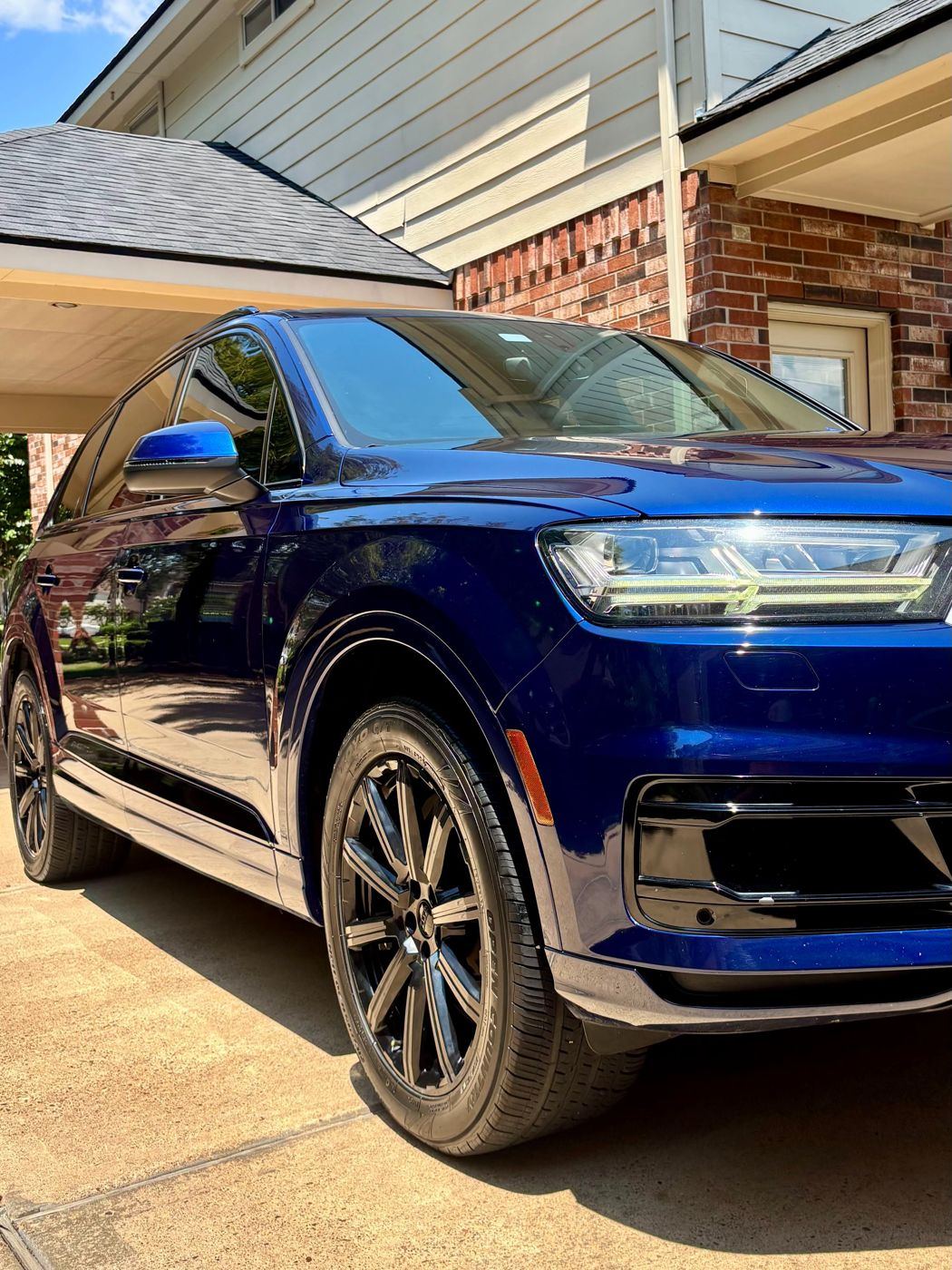 Front quarter of a detailed blue Audi Q7 with dressed tires